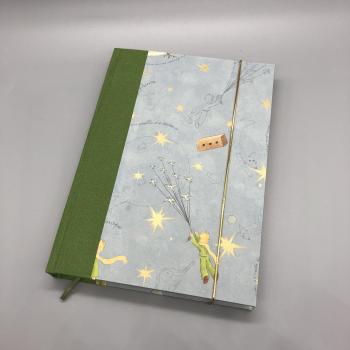 Buch A5 Leinenrücken Gummiband handgebunden Notizen Stifte  Exupery grün Front Tagebuch